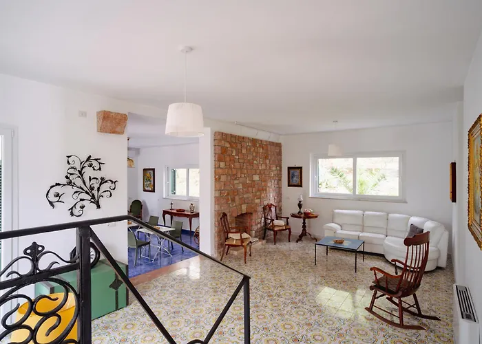 Rubino, Addaura - Mondello 3*